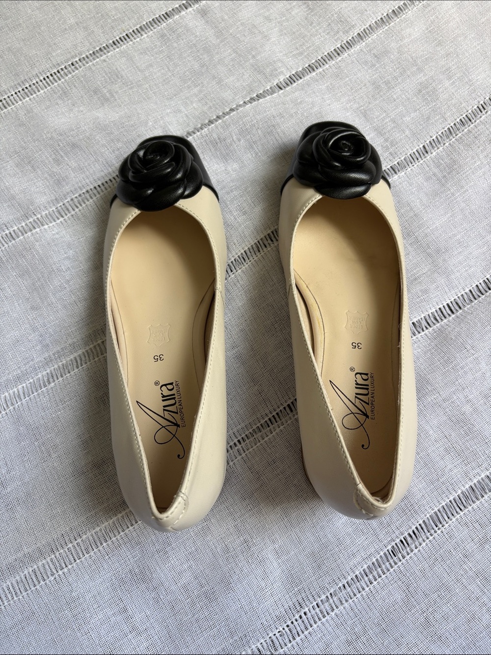 Azura NWOT Angelinite Pump With Black Rose Embellishment - Picture 10 of 11